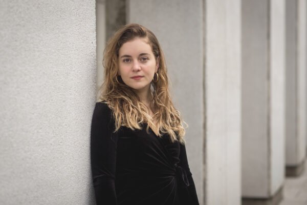Pianist Chloé Dumoulin profile picture